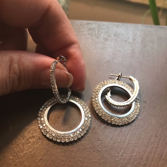 Beautiful Silver plated round crystals Earrings 🌺 - Picture 5 of 8